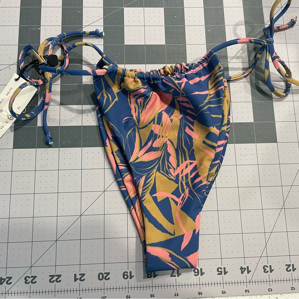 Skatie swim Kirsten bottoms medium